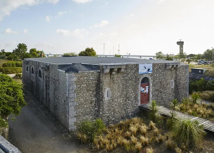 Face Et Aux Pins * سانت-بريفين-لي-بان