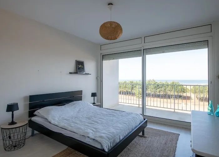 Face Et Aux Pins * سانت-بريفين-لي-بان